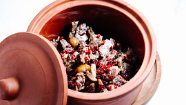 Římský hrnec má mnoho výhod. Díky němu připravíme chutné a zdravé pokrmy