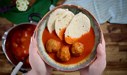 Jak uvařit rajskou omáčku? Obědová klasika, která chutná s masovými kuličkami