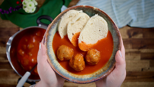 Jak uvařit rajskou omáčku? Obědová klasika, která chutná s masovými kuličkami