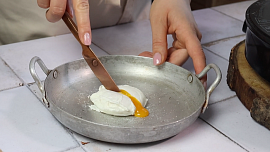 Nebojte se připravit pošírované vejce. Využijete ho v salátech i k snídani