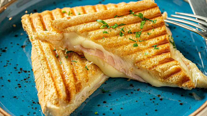 Čím naplnit tousty? Poradíme několik lahodných slaných variací, které si oblíbíte