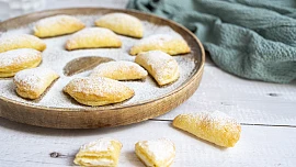 Tvarohové taštičky z trouby: Jednoduché těsto ze tří surovin naplňte sladkou náplní