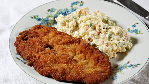 Jak udělat řízek z kuřecích prsou? Poradíme snadný postup vhodný i pro začátečníky