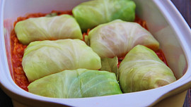 Zelné a kapustové závitky chutnají s různými náplněmi. Trik je ve správném postupu