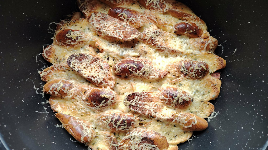 Slanou žemlovku upečeme i v remosce: Za malou chvíli může být jídlo na stole