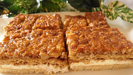 Nebe v hubě: Ořechovo-medový moučník, který nese svůj název naprostým právem