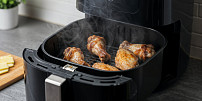 Co vše udělat v horkovzdušné fritéze? Tento pomocník zvládne víc, než si myslíte