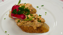 Jak udělat pomazánku "Plesnivec"? Vychutnejte si ji na plátku čerstvé bagetky