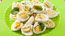 Vařená vajíčka neschovávejte v lednici. Zpracujte je do dalších chutných jídel