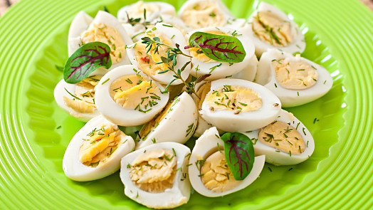 Vařená vajíčka neschovávejte v lednici. Zpracujte je do dalších chutných jídel