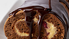 Jak udělat čokoládovou polevu se zakysanou smetanou? Nepraská a je rychle hotová