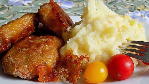 Znáte loštický řízek? Pojďte si s námi udělat tuto voňavou dobrotu s tvarůžky