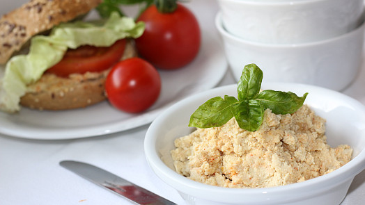 15 receptů na tofu pomazánky: Objevte možnosti využití oblíbené alternativy sýrů