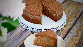 Mrkvový dort podle videoreceptu: Šťavnatý sladký moučník upečete i z běžné zeleniny