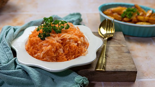 Mrkvovo-jablečný salát: Snadný videonávod na osvěžující vitamínovou bombu našeho dětství