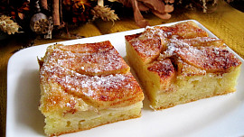 Voňavý tvarohový koláč s jablky: Připravte jednoduchý moučník k odpolední siestě