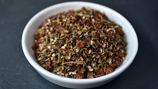 Zátar je tradiční orientální kořenící směs příjemné chuti a s širokým uplatněním