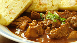 Jak udělat nejlepší jíšku do guláše? Stačí 2 suroviny pro dokonale hustý guláš