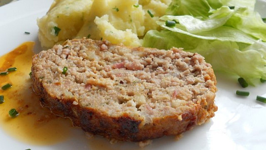 Jak upéct sekanou? Tu poctivou a šťavnatou snadno zvládnete podle našeho videa