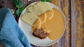 Svíčková na smetaně: Připravte si nejznámější omáčku české kuchyně bez složitostí