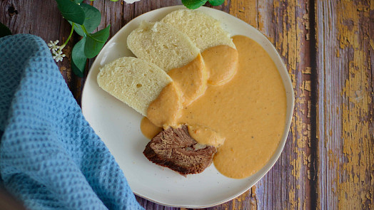 Svíčková na smetaně: Připravte si nejznámější omáčku české kuchyně bez složitostí