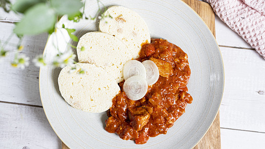 Znáte guláš z trouby? Zaručeně si ho oblíbíte. Připraví se skoro sám a bez míchání