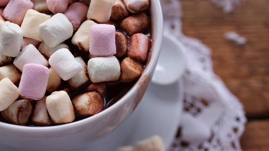 Čokoládová bomba do mléka: Využijte zbylé vánoční ozdoby z čokolády kreativně