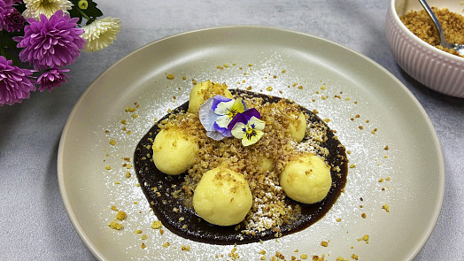 Knedlíčky z tvarohu a brambor od oběda: Zkuste skvělý dezert podle videonávodu