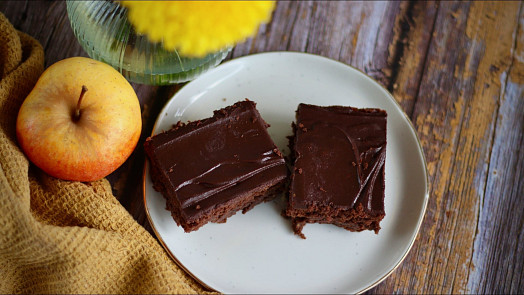 Jablečný perník jako od babičky: Upečte si voňavý moučník podle videonávodu