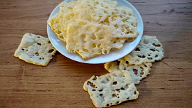Sýrové chipsy z plátkového sýra: Rychlovka pro návštěvu, která už stojí za dveřmi
