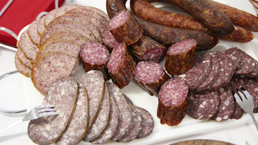 Zabijačkové speciality – maso, tlačenky, jitrnice či špek. Dieta musí jít stranou