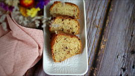 Jak upéct hrníčkovou bábovku? Ozvláštněte bábovku oblíbenou Margot tyčinkou