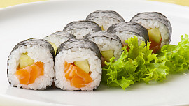 Jak správně ochutit rýži na sushi: Připravme si rozvar z rýžového octa, cukru a soli