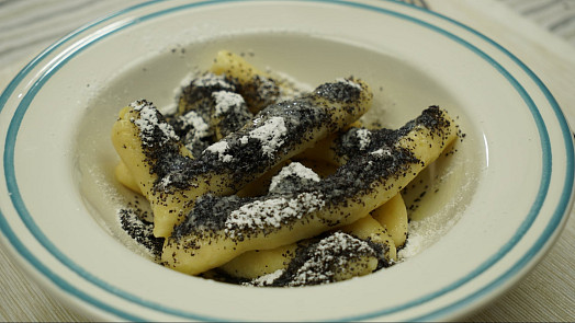 Bramborové šišky s mákem: Připravte si tradiční oběd nasladko jako od babičky