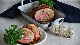 Jak připravit bůčkovou roládu? Báječná vůně masa i nádivky provoní celý domov