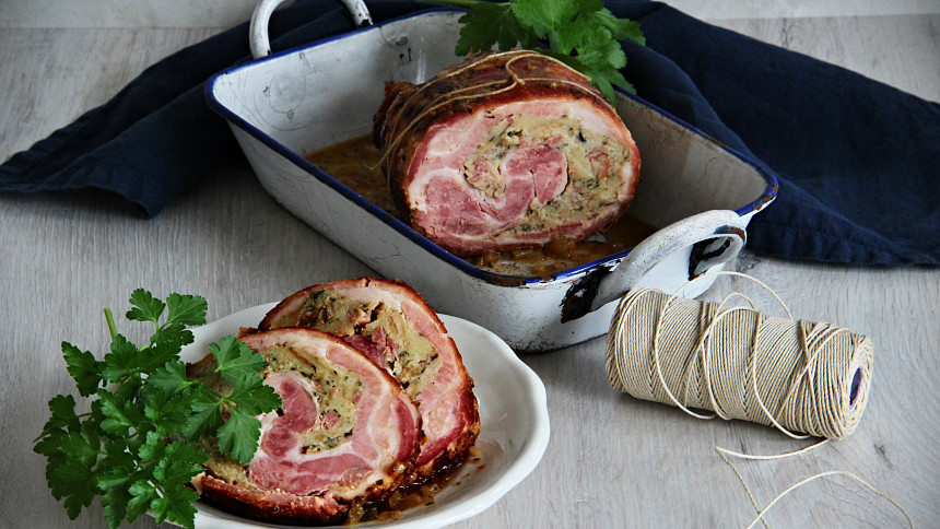 Jak připravit bůčkovou roládu? Báječná vůně masa i nádivky provoní celý domov