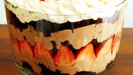 Sladké vrstvení neboli trifle není vůbec složité. Vyzkoušejte je s námi