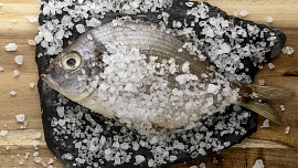 K čemu lze použít kuchyňskou sůl? Kromě dochucení jídel má mnoho dalších využití