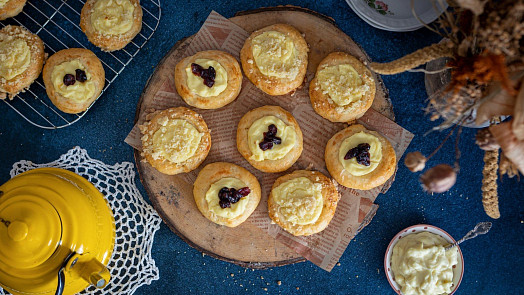 Jak udělat babiččiny kynuté koláče? Upečte si s námi nadýchané moučníky s náplní