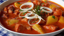 Co uvařit na druhý den? 10 tipů na chutná a levná jídla, která se snadno ohřívají