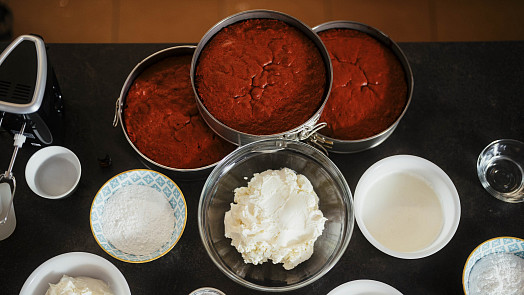 Jak skládat dort Red Velvet. Na jednu maličkost bychom neměli zapomenout