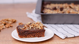 Jablečná buchta s čokoládovou polevou: Naučte se dokonalý moučník pro líné dny