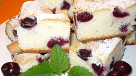 Bublanina s ovocem: Připravte si chutný moučník jako od babičky podle videa