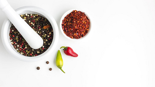 Hmoždíře: Zjistěte, jak rozmanité využití v kuchyni mají tyto nádoby s tloučkem