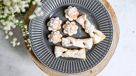 Jak udělat boží milosti? Na povrchu je cukroví křupavé a uvnitř jemné a vláčné