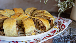 Štrúdl z tvarohového těsta: Zkuste podle videa jednoduchý recept, který pokaždé vyjde