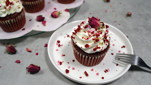 Sametové red velvet dortíky: Připravte luxusní domácí zákusek jako od mistrů