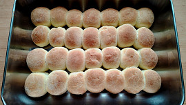 Jednoduché skládání dukátových buchtiček do pekáčku: Znáte tuhle vychytávku?