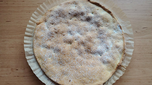 Křehký linecký koláč s jablky: Pochoutka, kvůli které už nebudeme remosku uklízet