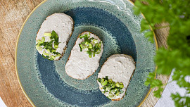 Jak připravit jemnou rybí pomazánku? S videem to půjde snadno i začátečníkům